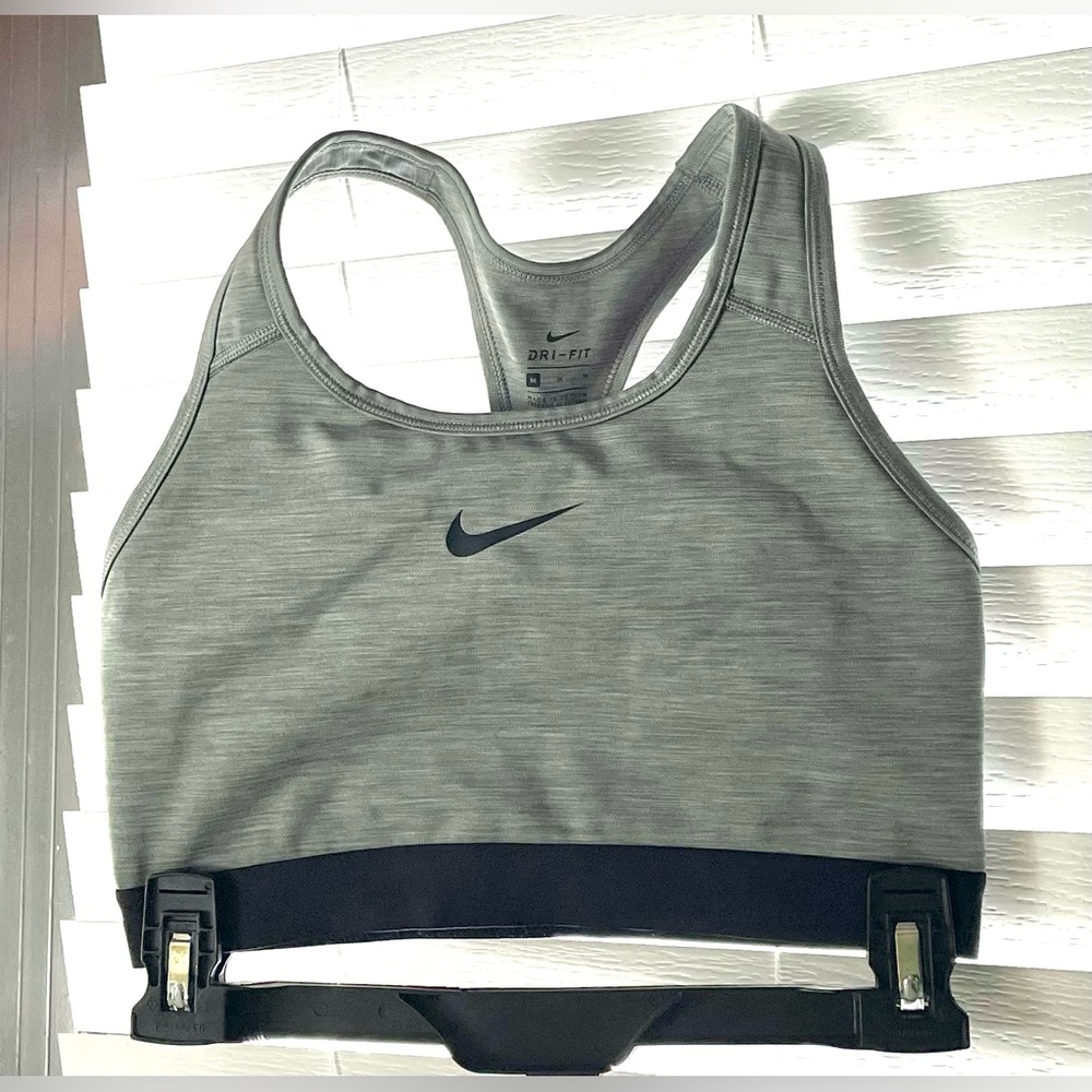 *EUC* NIKE Racerback Sports Bra -Women’s Med -Dri-Fit -Med Support -Grey Heather